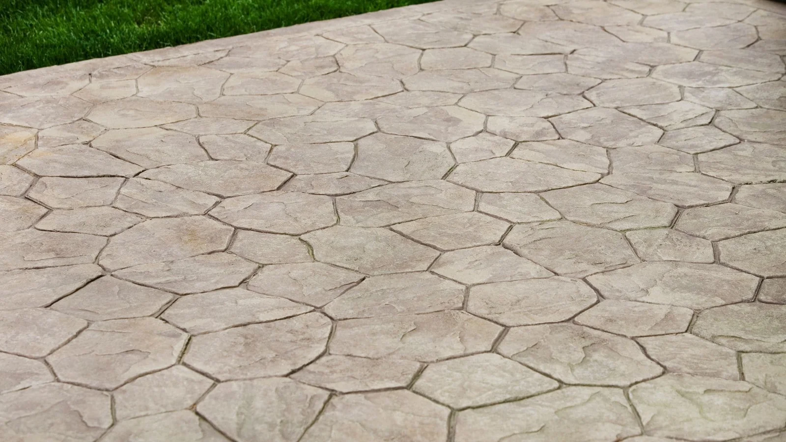 Stamped concrete patio with ashlar slate pattern and earth-tone finish